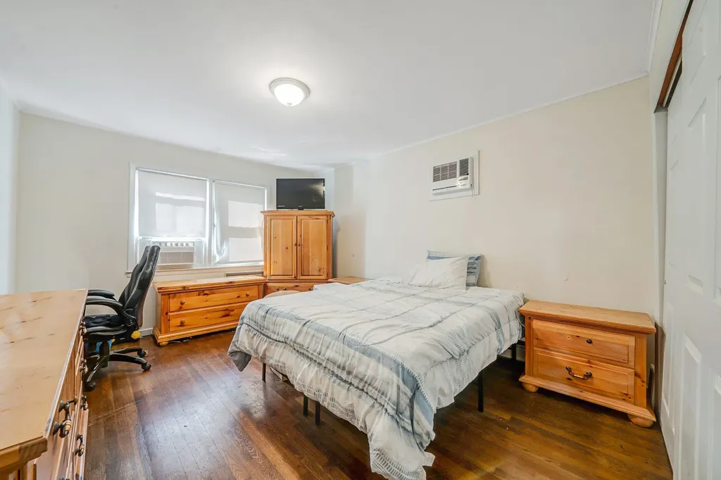 5 Stuart Road Shirley NY 11967