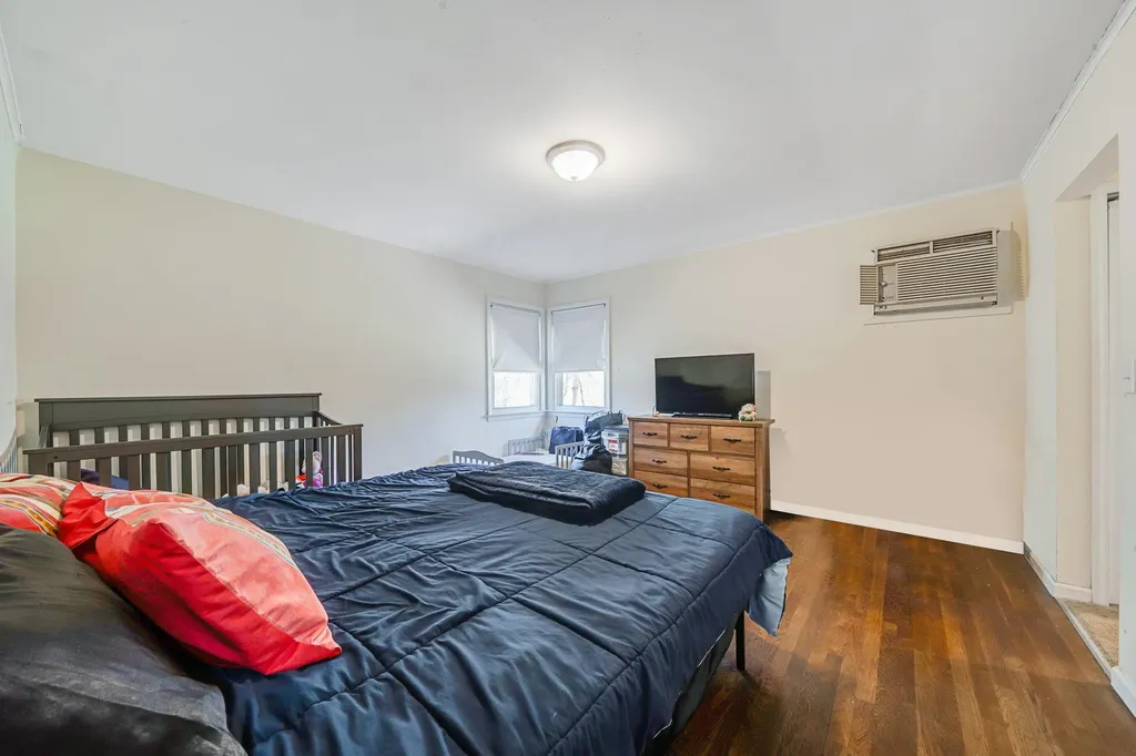 5 Stuart Road Shirley NY 11967
