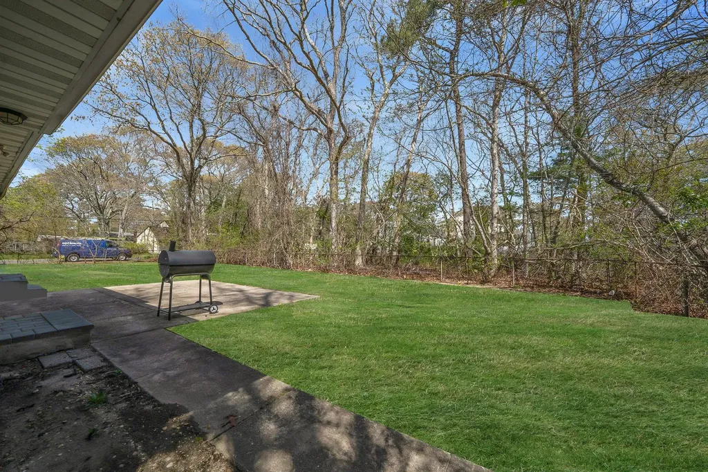 5 Stuart Road Shirley NY 11967