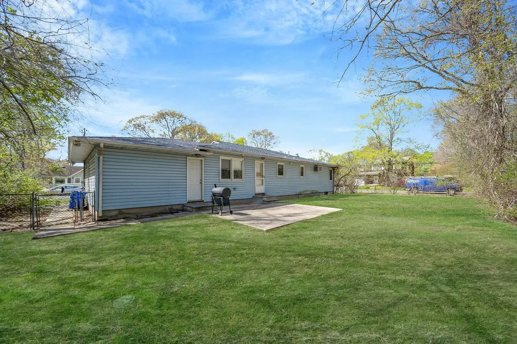 5 Stuart Road Shirley NY 11967