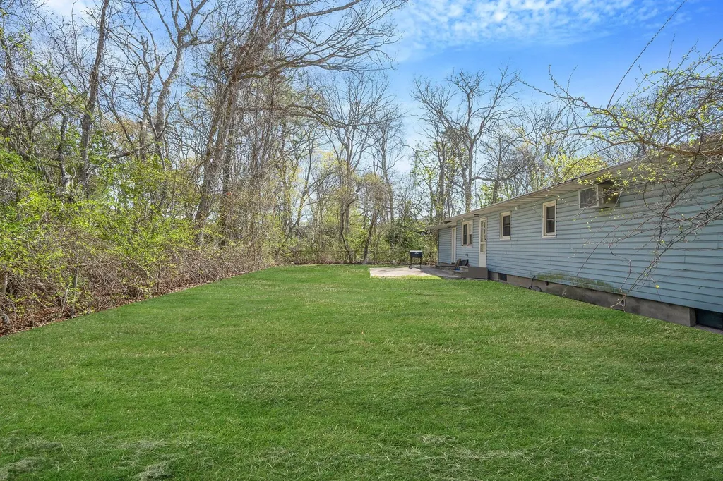 5 Stuart Road Shirley NY 11967