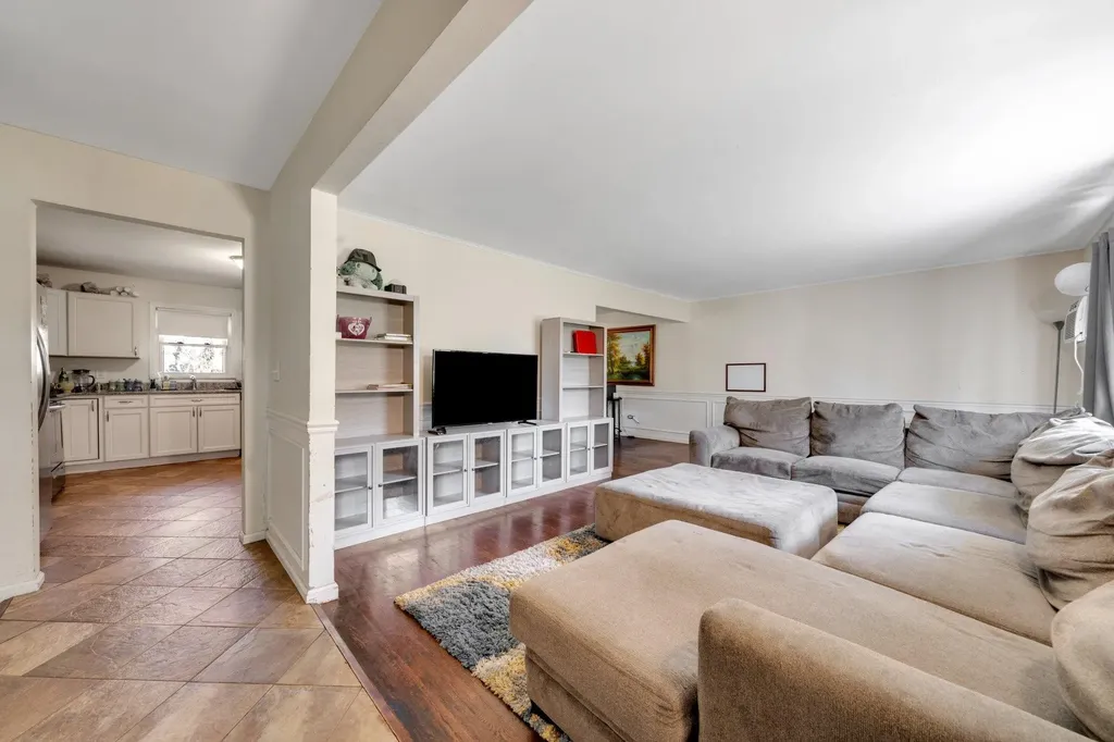 5 Stuart Road Shirley NY 11967