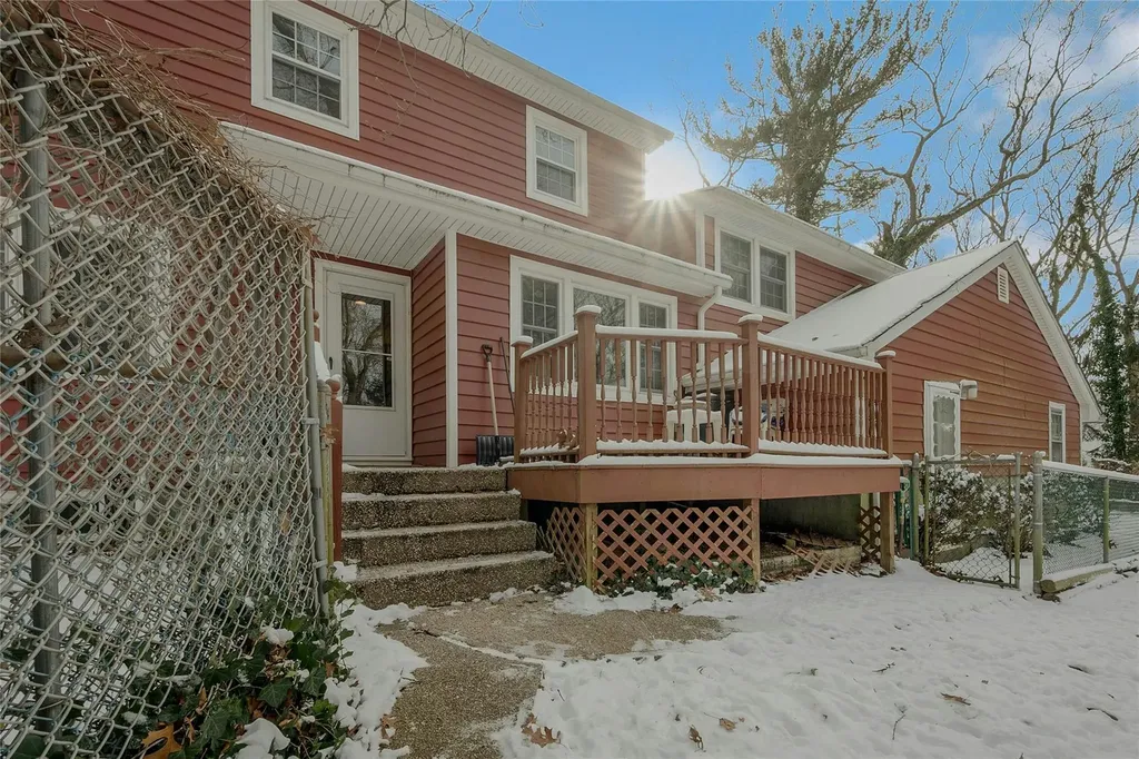 31 New Mill Road Smithtown NY 11787