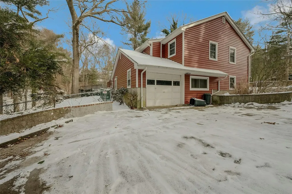 31 New Mill Road Smithtown NY 11787