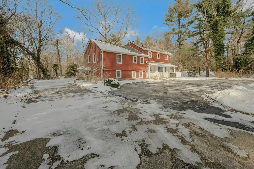 31 New Mill Road Smithtown NY 11787