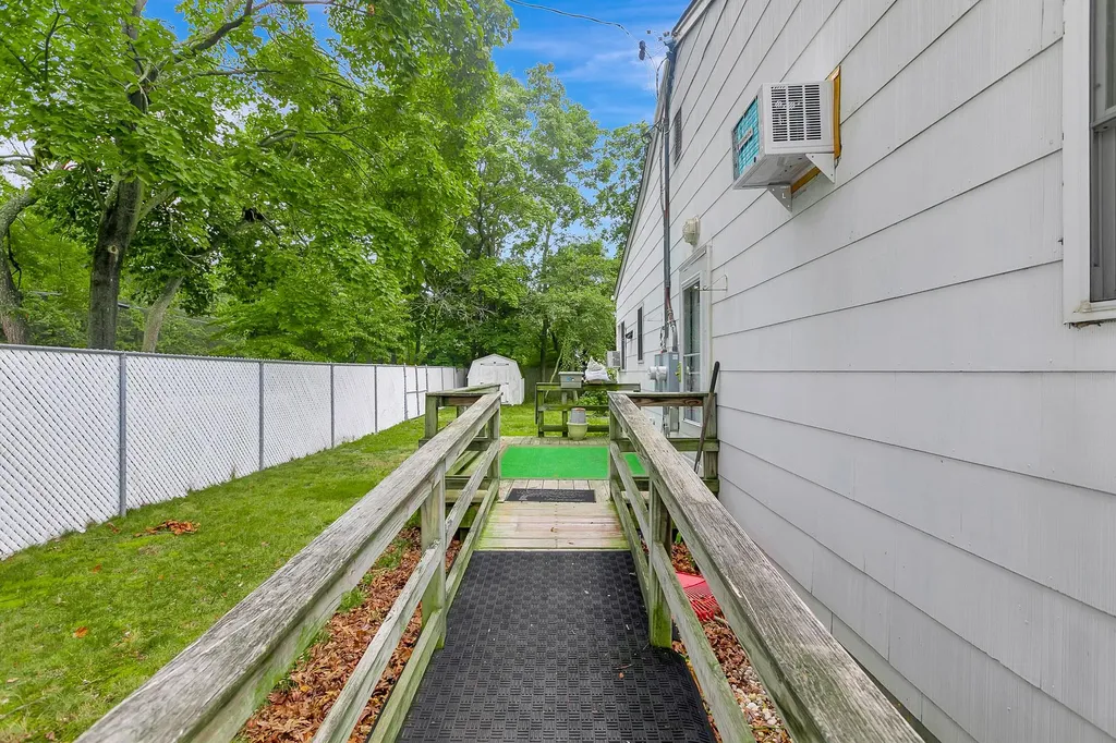 4 Brooktree Court Bohemia NY 11716
