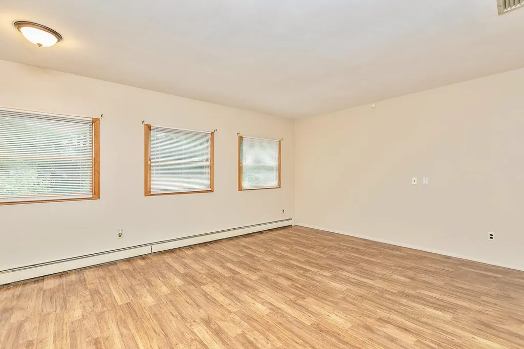 4 Brooktree Court Bohemia NY 11716