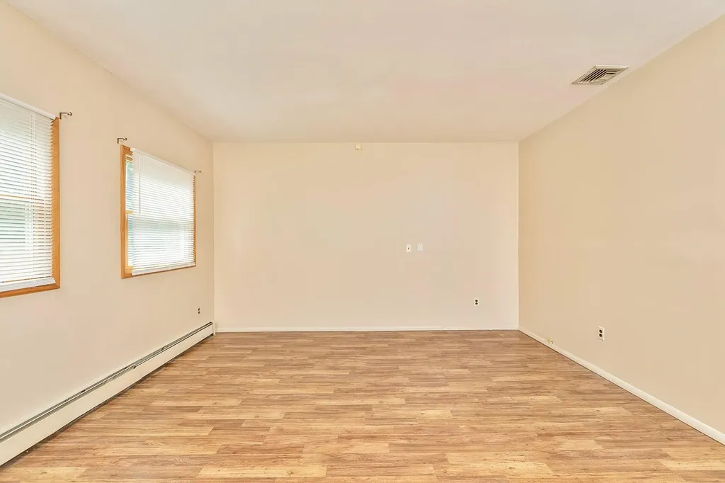 4 Brooktree Court Bohemia NY 11716