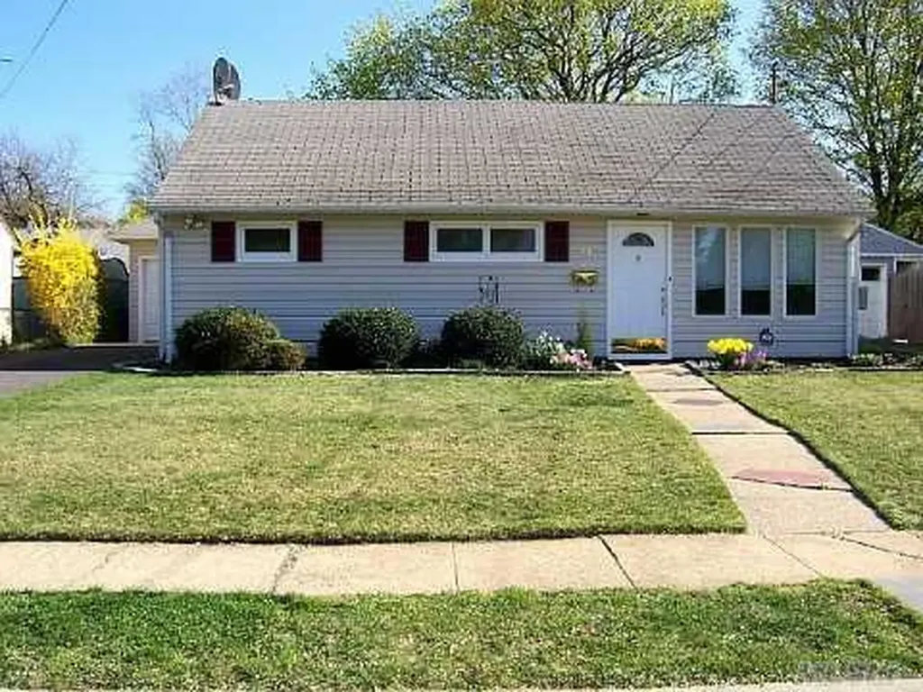 41 Island Street Plainview NY 11803