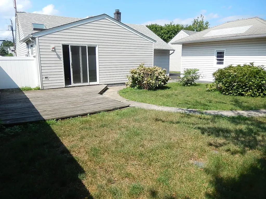 41 Island Street Plainview NY 11803