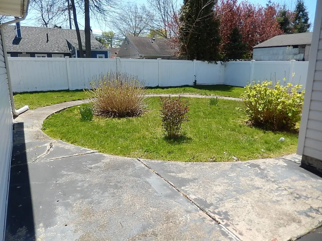 41 Island Street Plainview NY 11803