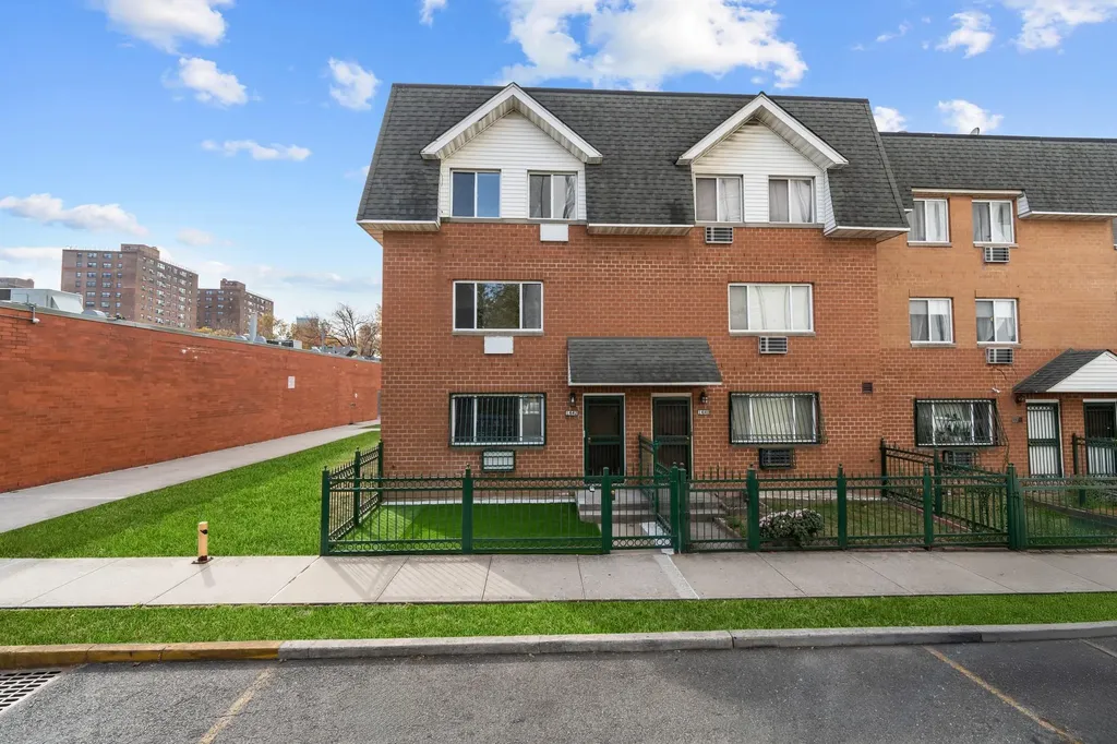 1442 33rd Avenue Astoria NY 11106