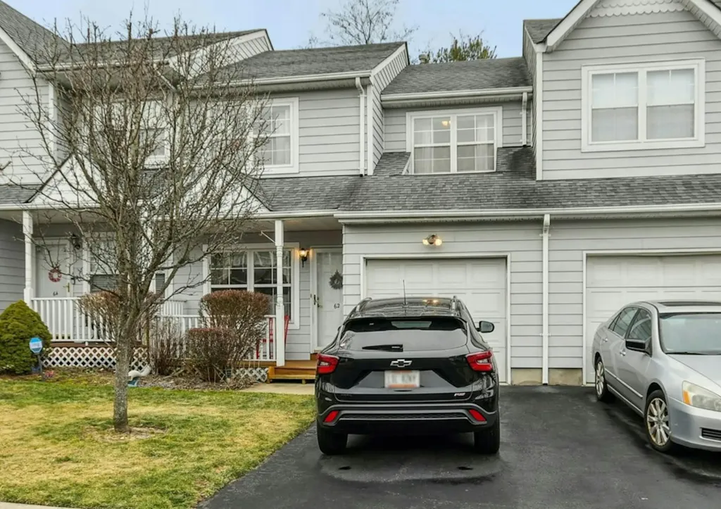 62 Pleasantview Drive Central Islip NY 11722