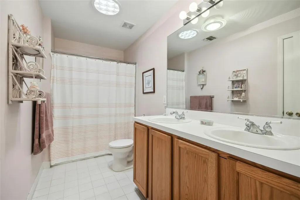 62 Pleasantview Drive Central Islip NY 11722