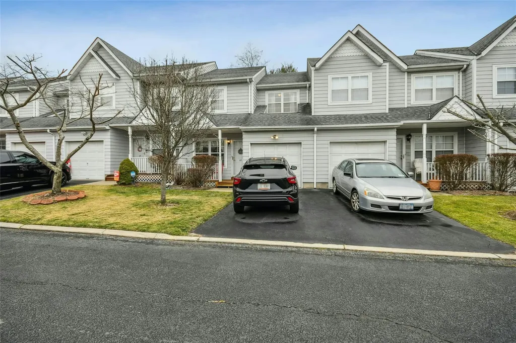 62 Pleasantview Drive Central Islip NY 11722