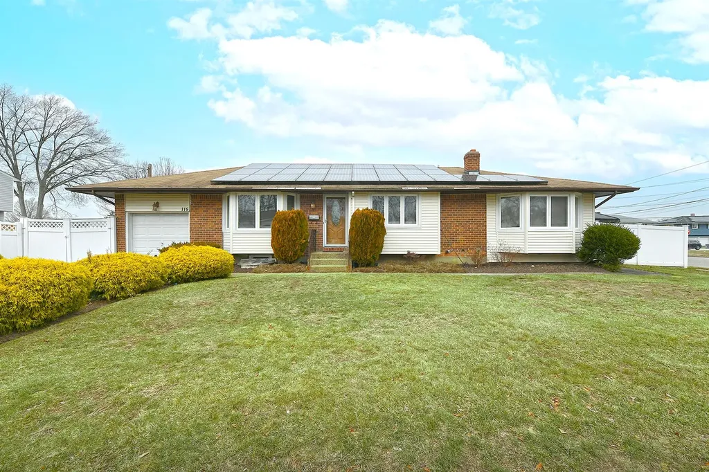 115 Bowling Lane Babylon NY 11729