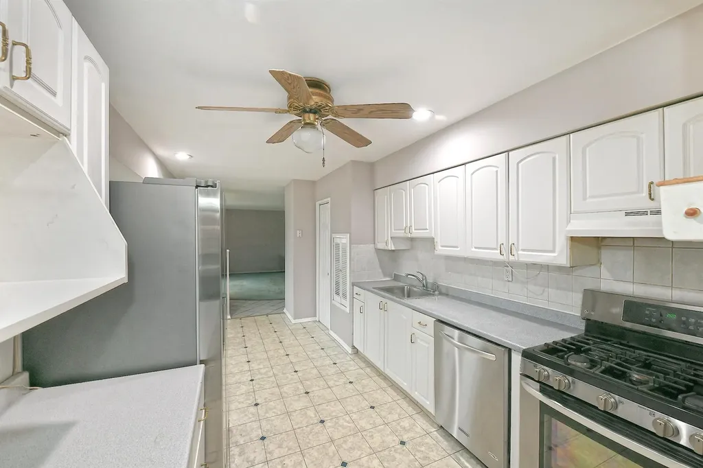 115 Bowling Lane Deer Park NY 11729