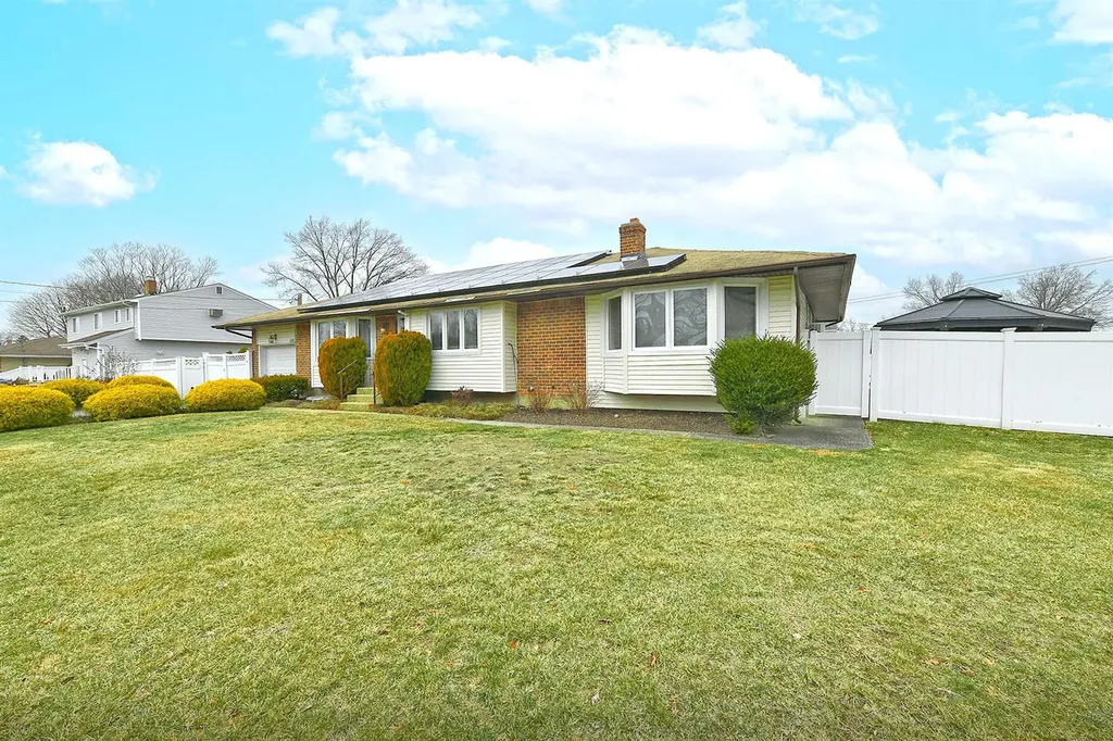 115 Bowling Lane Deer Park NY 11729