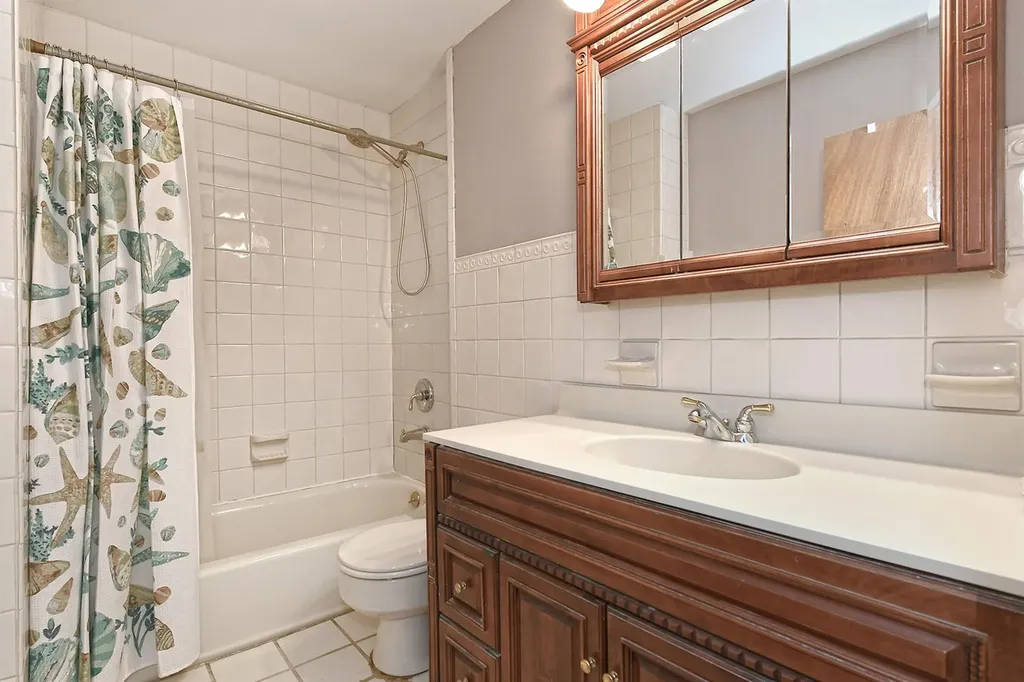 115 Bowling Lane Deer Park NY 11729