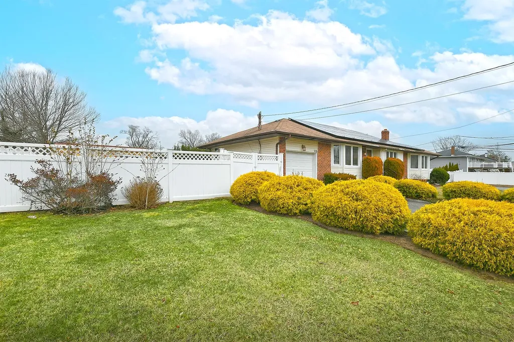 115 Bowling Lane Deer Park NY 11729