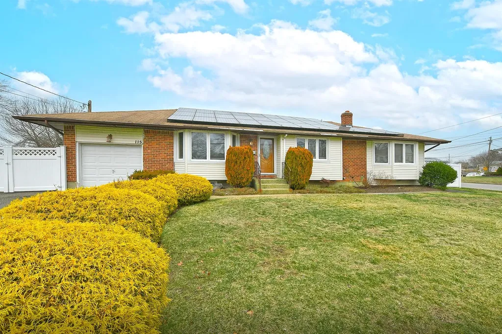 115 Bowling Lane Deer Park NY 11729