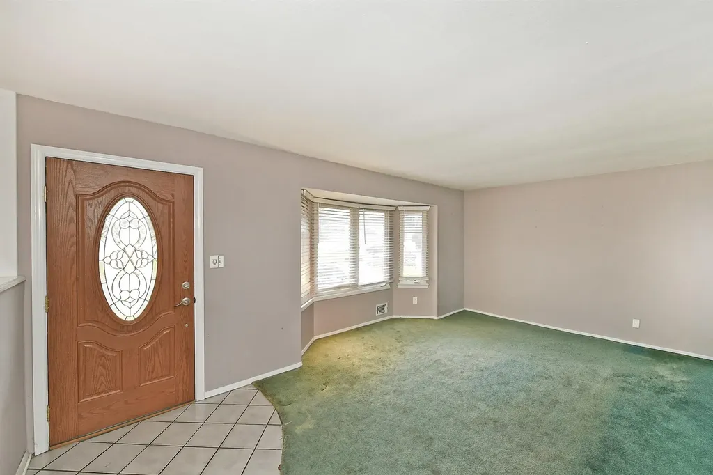 115 Bowling Lane Deer Park NY 11729