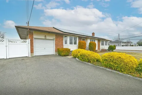 115 Bowling Lane Deer Park NY 11729