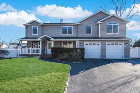 8 Remington Avenue Selden NY 11784