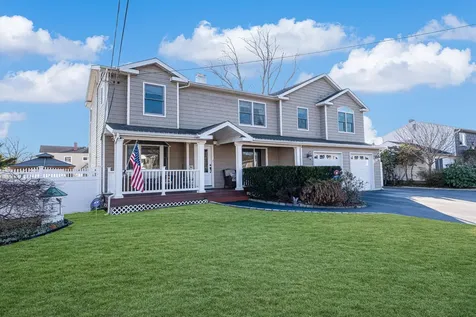8 Remington Avenue Selden NY 11784