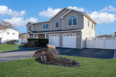 8 Remington Avenue Selden NY 11784