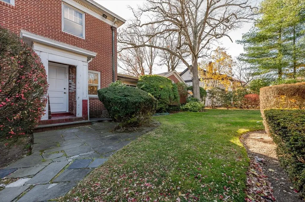 896 Central Avenue Woodmere NY 11598