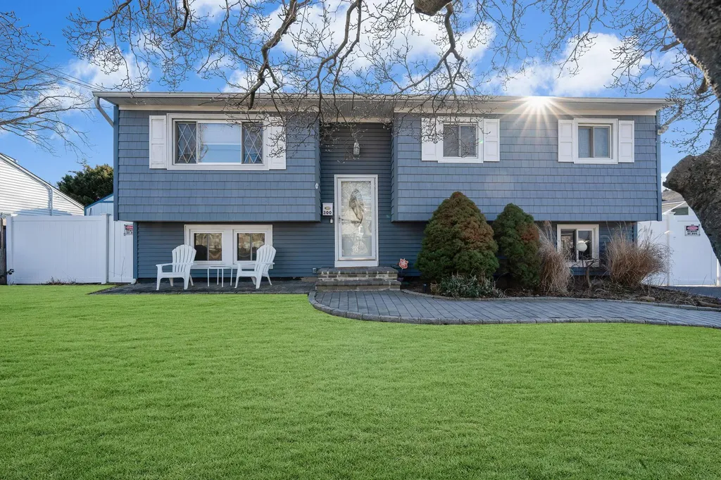 300 Neptune Avenue Babylon NY 11704