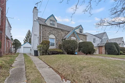 17907 Murdock Avenue Addisleigh Park NY 11434