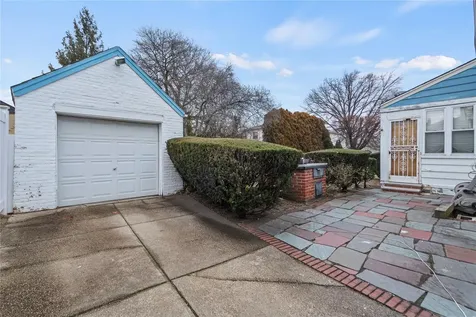 17907 Murdock Avenue Addisleigh Park NY 11434