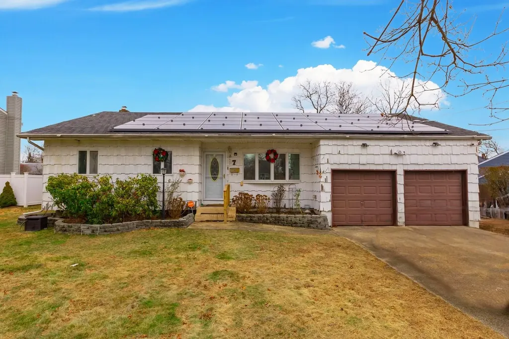7 Mars Road Bay Shore NY 11706
