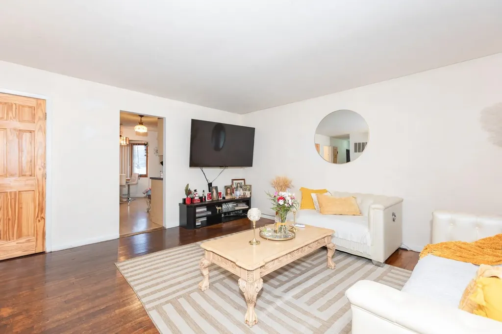 7 Mars Road Bay Shore NY 11706