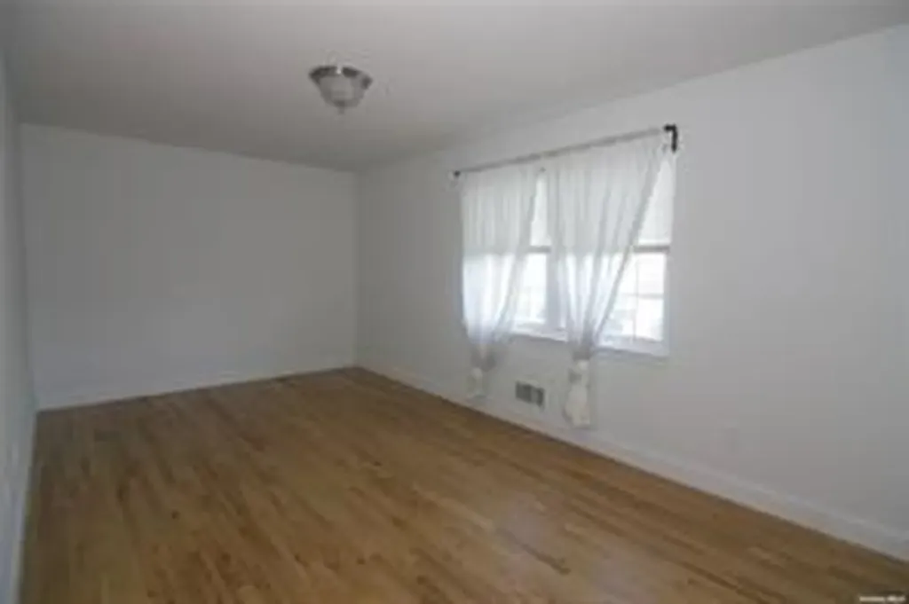 113 Kopf Road Bellmore NY 11710