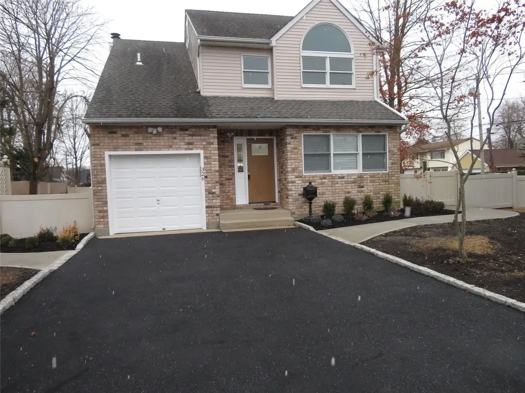 326 Brook Avenue Bay Shore NY 11706