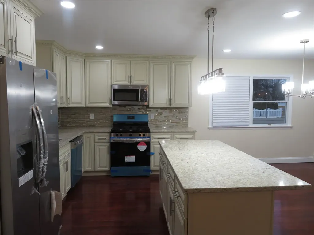 326 Brook Avenue Bay Shore NY 11706