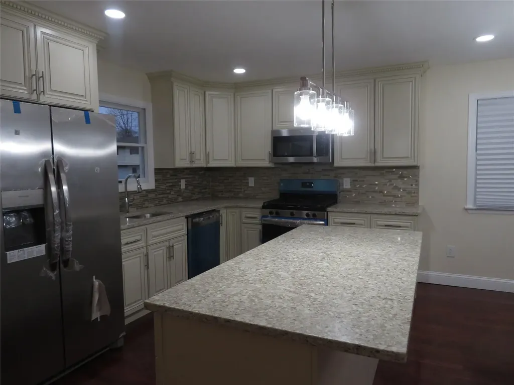 326 Brook Avenue Bay Shore NY 11706