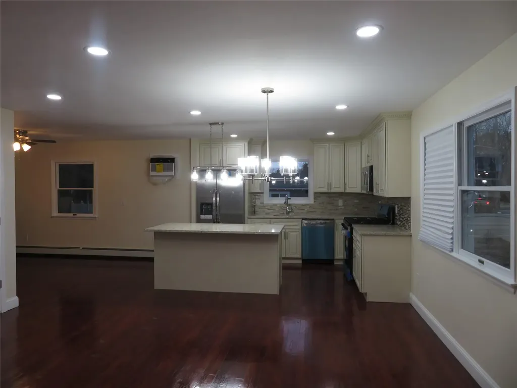 326 Brook Avenue Bay Shore NY 11706