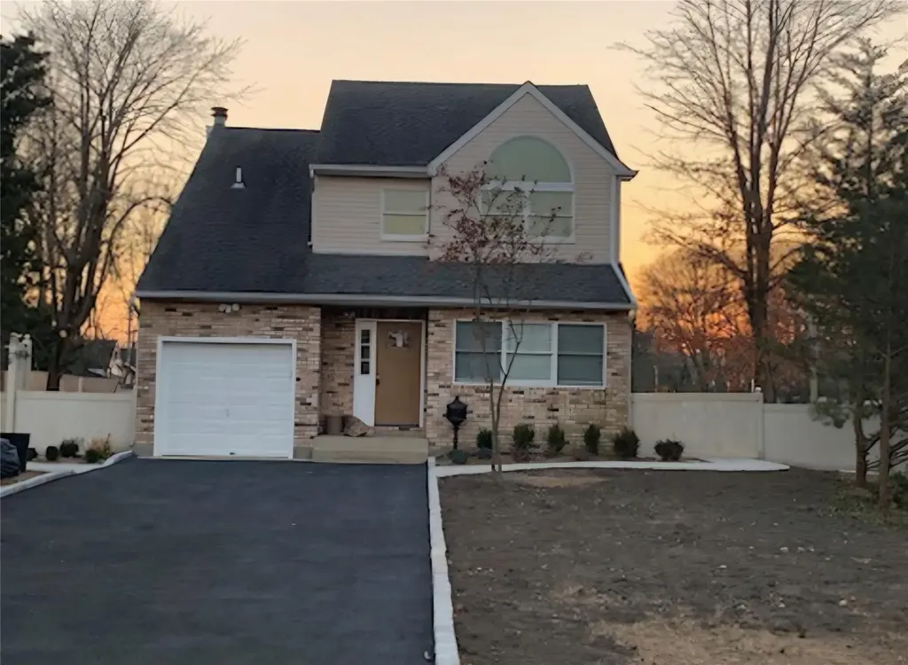 326 Brook Avenue Bay Shore NY 11706