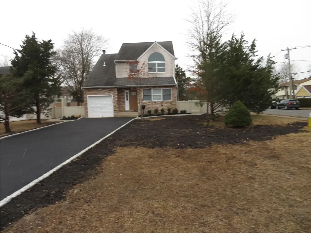 326 Brook Avenue Bay Shore NY 11706