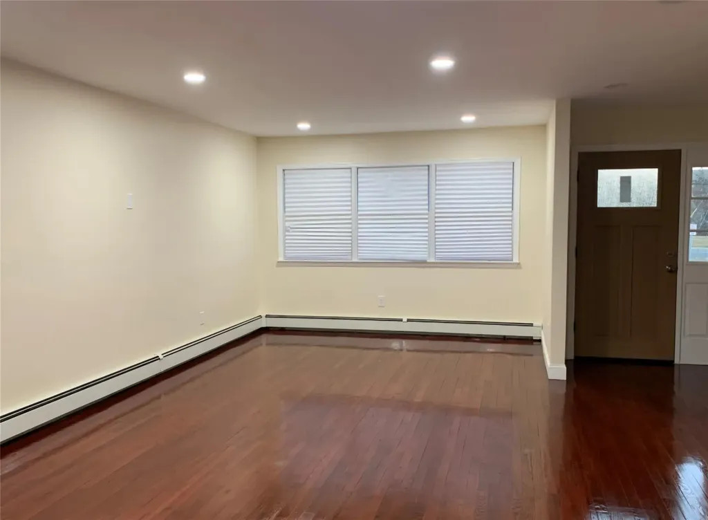 326 Brook Avenue Bay Shore NY 11706