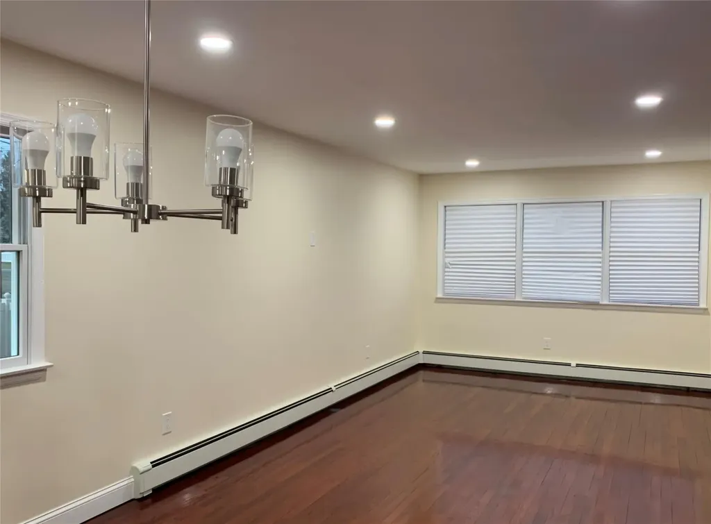 326 Brook Avenue Bay Shore NY 11706
