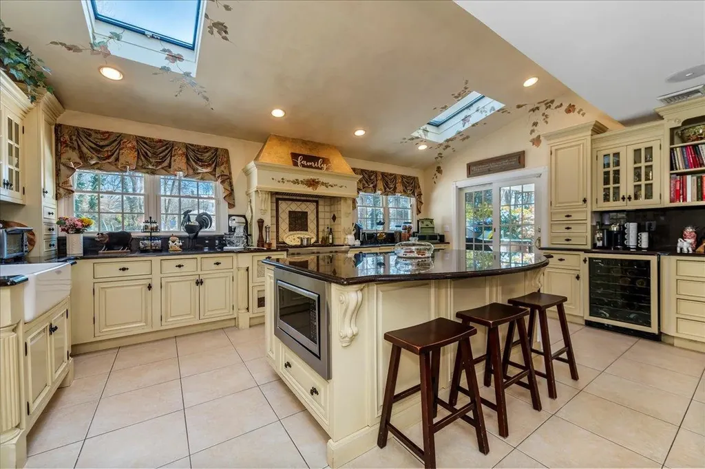 20 Mclane Drive Dix Hills NY 11746