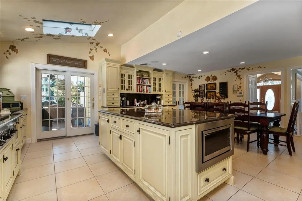 20 Mclane Drive Dix Hills NY 11746