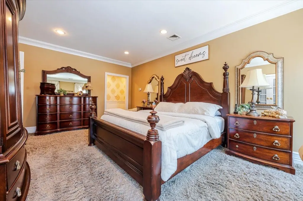 20 Mclane Drive Dix Hills NY 11746