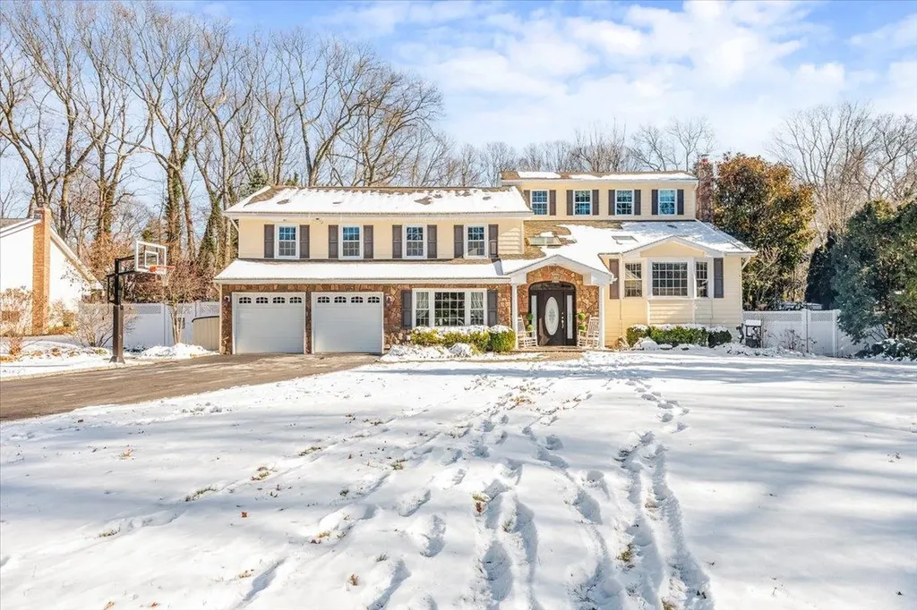 20 Mclane Drive Dix Hills NY 11746