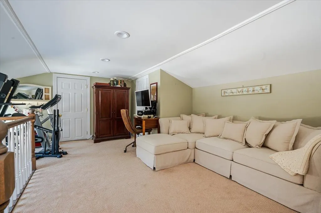 20 Mclane Drive Dix Hills NY 11746